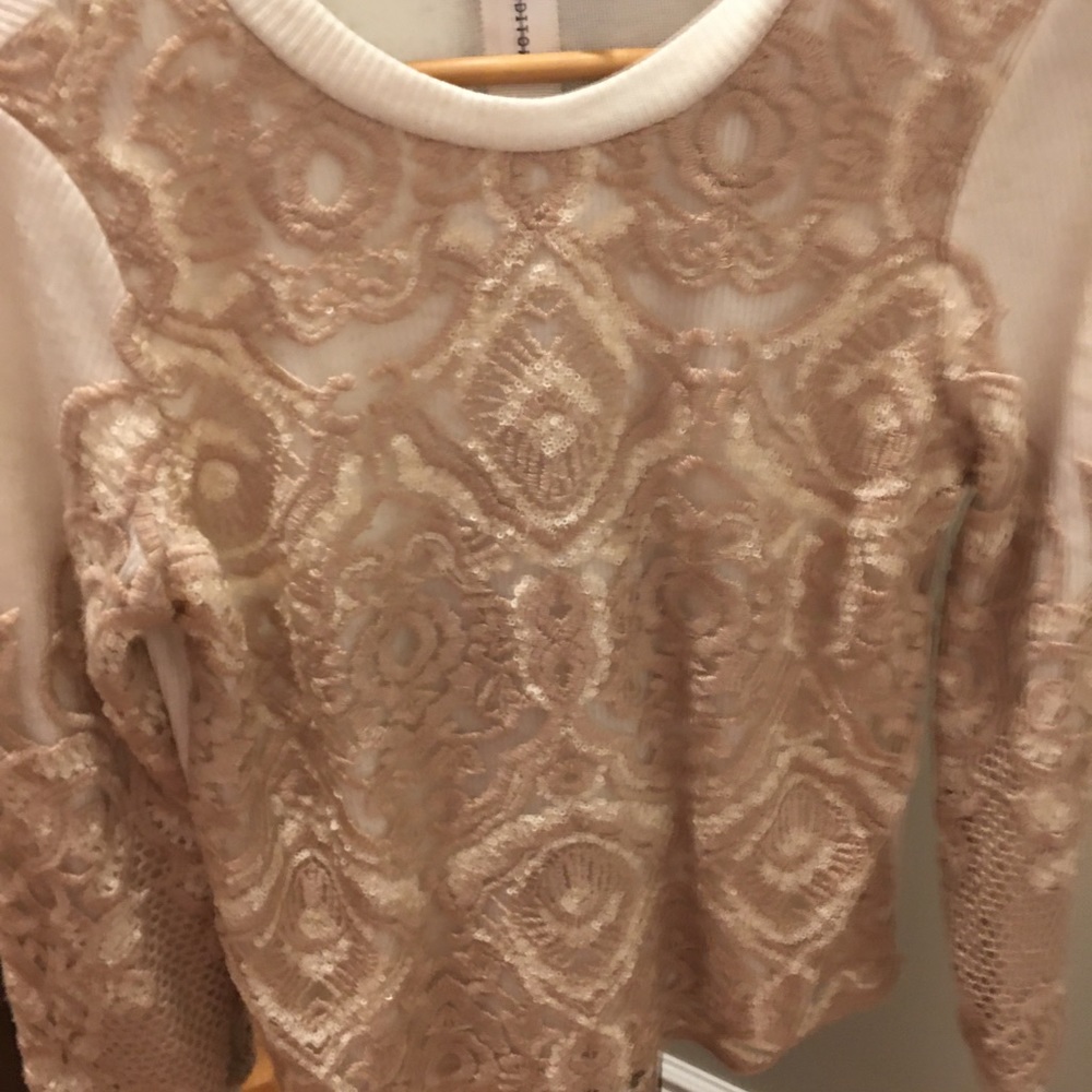 New Guest editor White sweater w/ rose lace